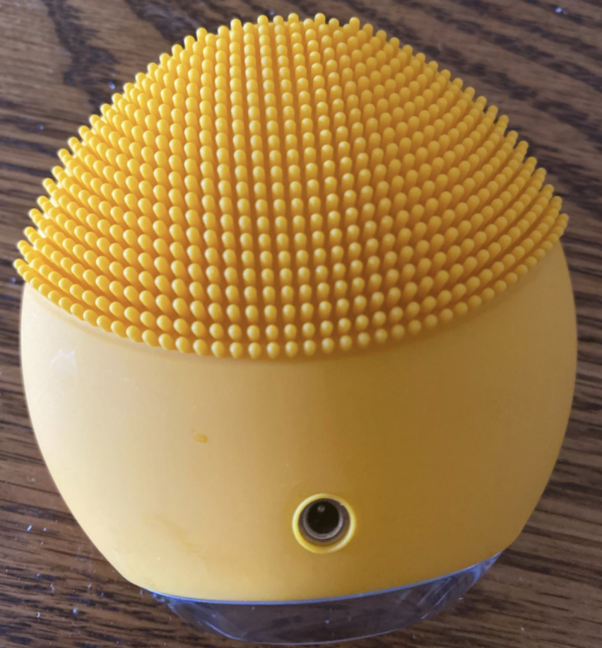 FOREO LUNA Mini 2 Review - charging port 